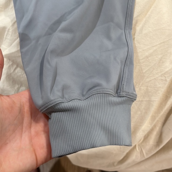 Lululemon joggers - Picture 2 of 4